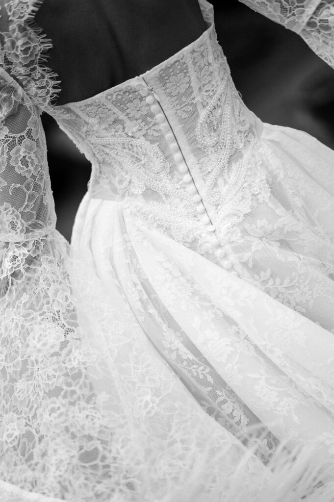 Kiss, wedding, love, dress, marriage, bride and groom by Anna Kuipers Fotografie