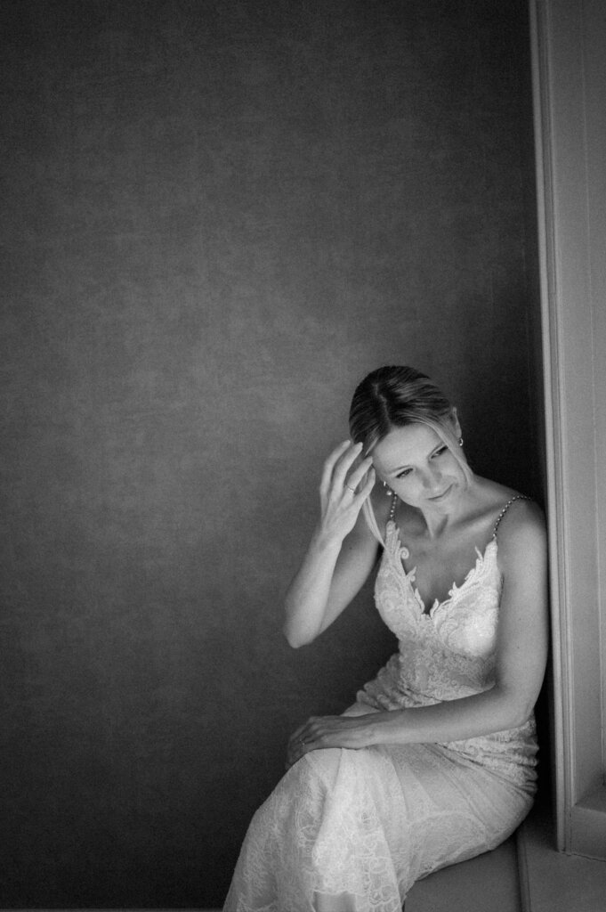 Kiss, wedding, love, dress, marriage, bride and groom by Anna Kuipers Fotografie