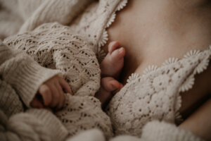 Newborn & mother Anna Kuipers Fotografie detail voeten